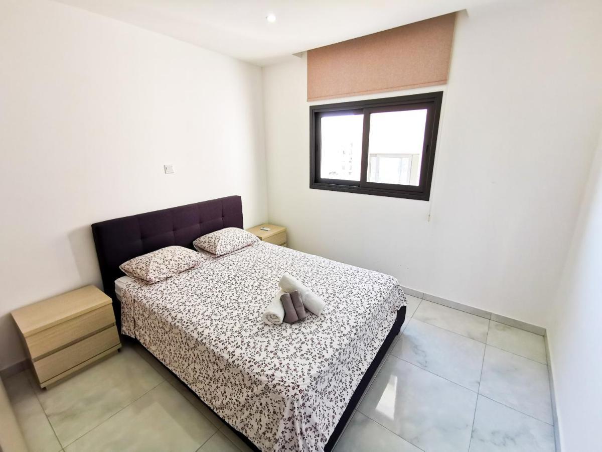 Sunny Daze Seaview Apartment Larnaca Extérieur photo